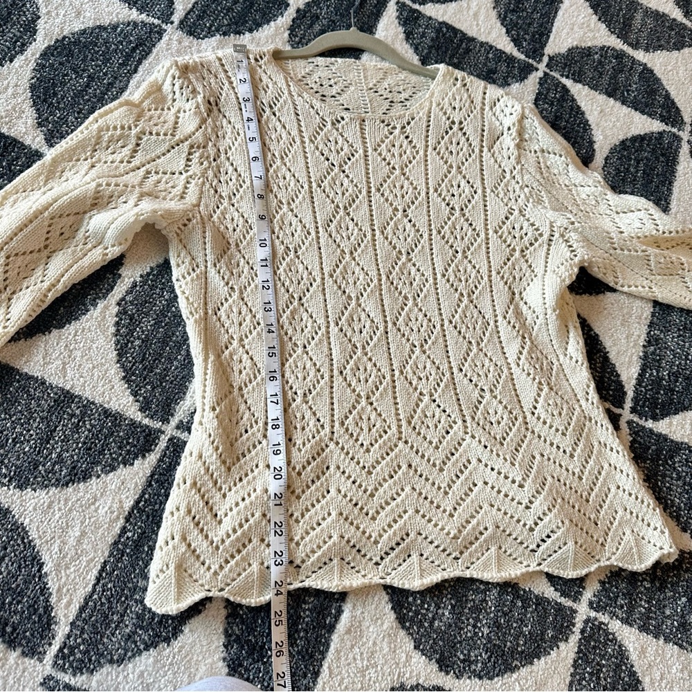 Stunning Vintage Knit Eyelet Scalloped Sweater - Picture 10 of 11